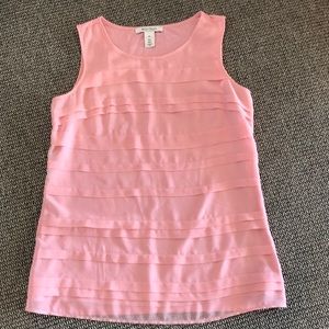 White House Black Market flowy tip